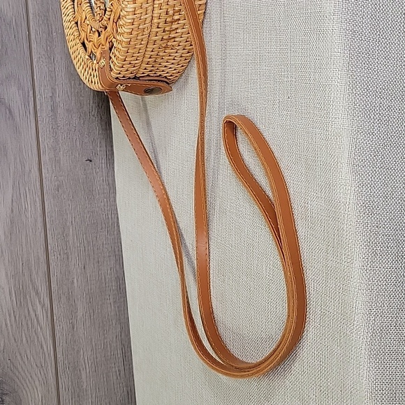 Bohemian Round Woven Straw Leather Crossbody Bag - Picture 5 of 11